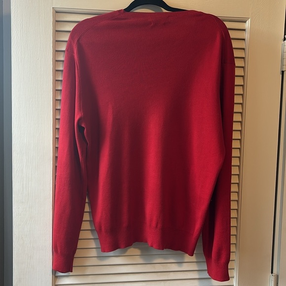 Men’s size medium red v neck cotton sweater - Picture 4 of 4